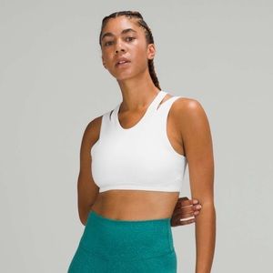 Lululemon High Neck Y-Back Train Bra *Medium Support, C/D
White Size 6